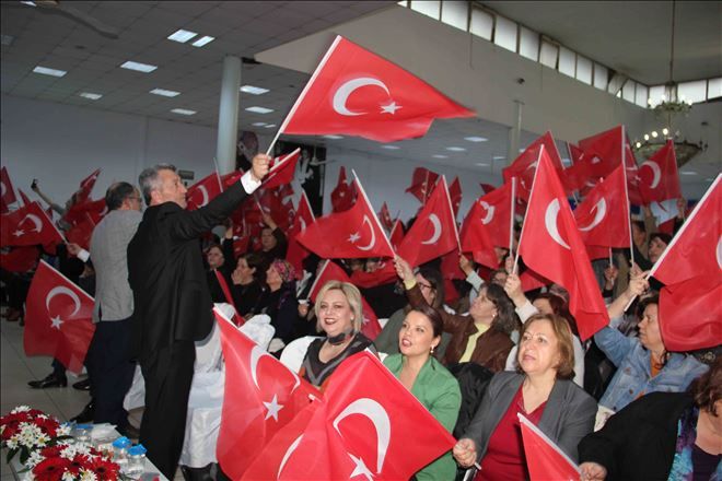 MENEMEN´DE 8 MART COŞKUSU