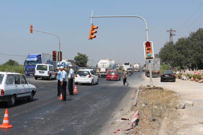 Menemen de 2 ayrı noktada trafik kazası: 1 ölü, 1 yaralı