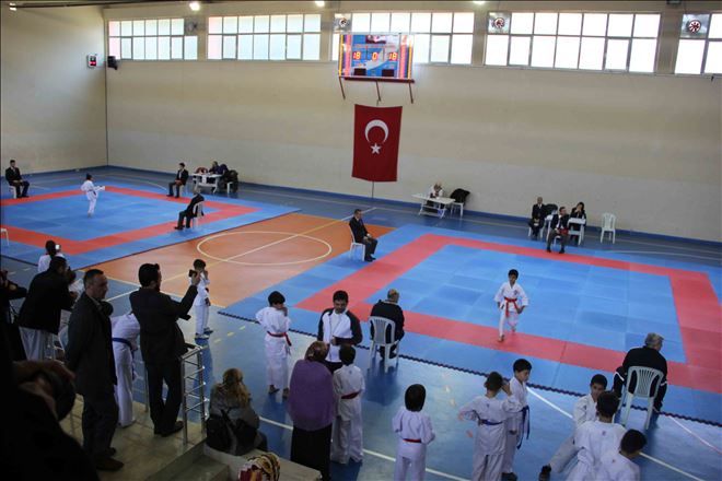 Karate İl Müsabakası Menemen´de Yapıldı