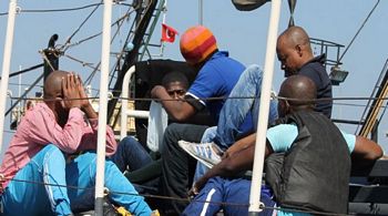 Foça'da Afrika Kökenli 34 Kaçak Göçmen Yakalandı
