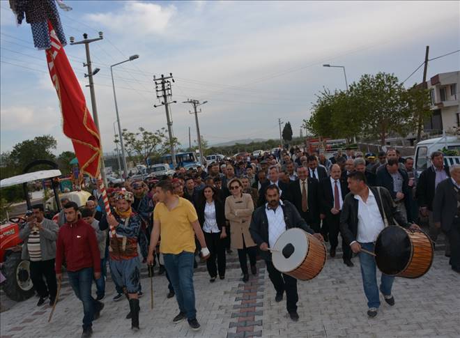 DOĞAKÖY DE BAŞKAN ŞAHİN E SANCAKLI KARŞILAMA  