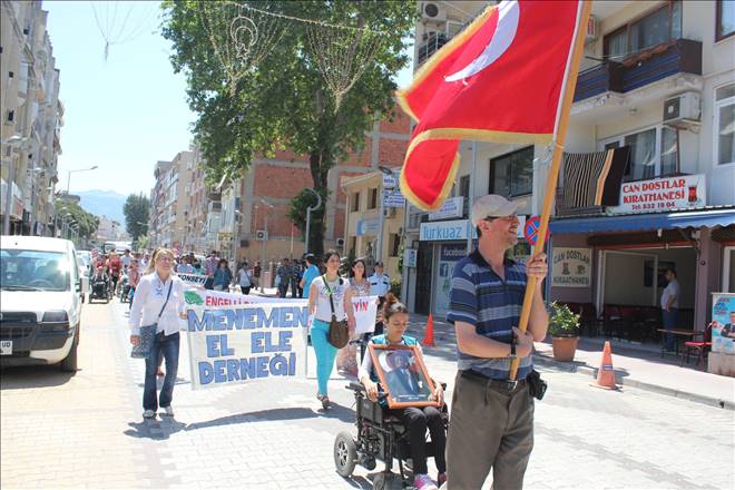 MENEMEN DE  Duygu, Duyarlılık ve Dayanışma Yürüyüşü