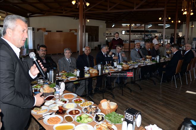 Emekli Astsubaylar´dan Başkan Şahin´e teşekkür plaketi