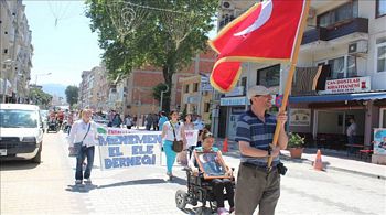 MENEMEN'DE  Duygu, Duyarlılık ve Dayanışma Yürüyüşü