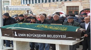 FOÇA ŞÜKRÜ KAYA SEVER ÖĞRETMENİNİ UĞURLADI