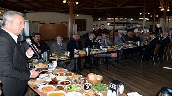 Emekli Astsubaylar´dan Başkan Şahin´e teşekkür plaketi