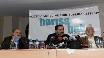 Aydınlardan ‘Her şeyi bırak, barışa bak' kampanyası 